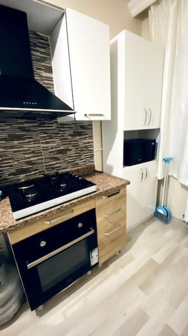 2+1 Luxury Flat , 5 Beds , Near Services Daire *