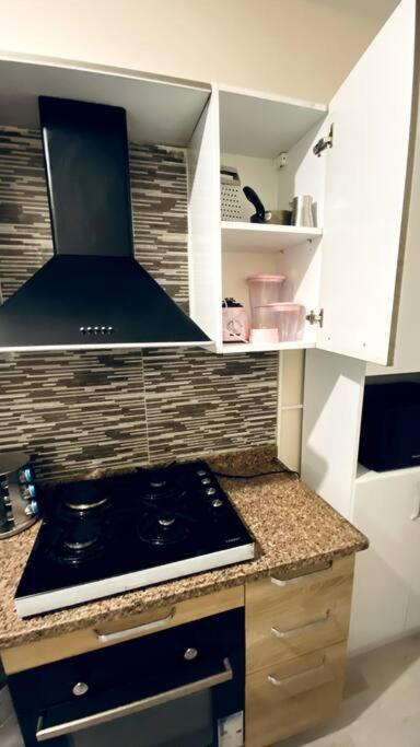 2+1 Luxury Flat , 5 Beds , Near Services Daire