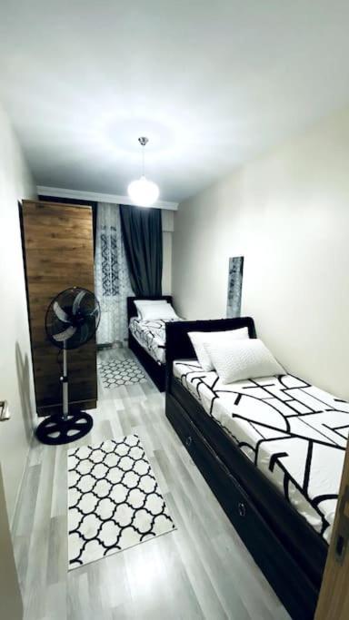 2+1 Luxury Flat , 5 Beds , Near Services Daire