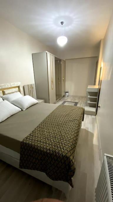 Appartement 2+1 Luxury Flat , 5 Beds , Near Services Istambul