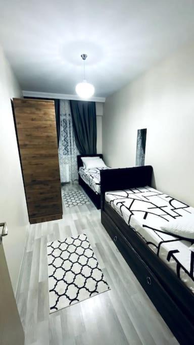 2+1 Luxury Flat , 5 Beds , Near Services Appartement *