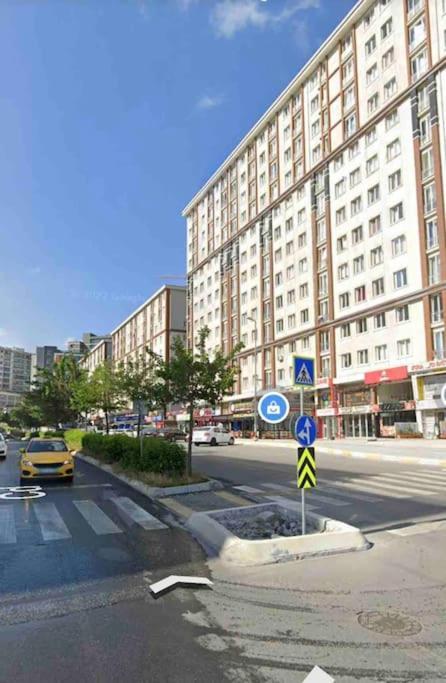 2+1 Luxury Flat , 5 Beds , Near Services * Istambul